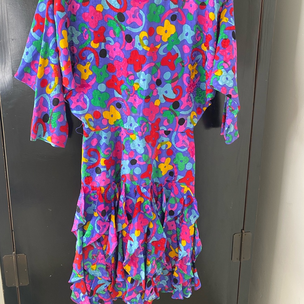 Multicolored floral 80s dress with matching belt